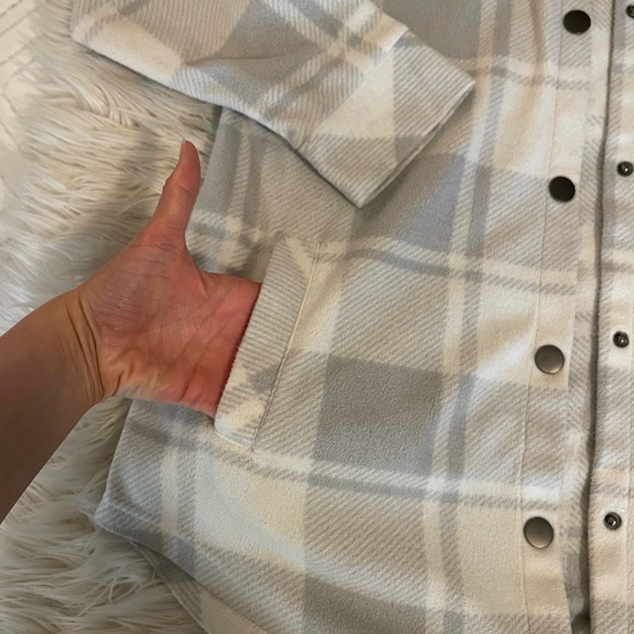 Fleece | Plaid | Shacket | Gray & Cream - Picture 4 of 14